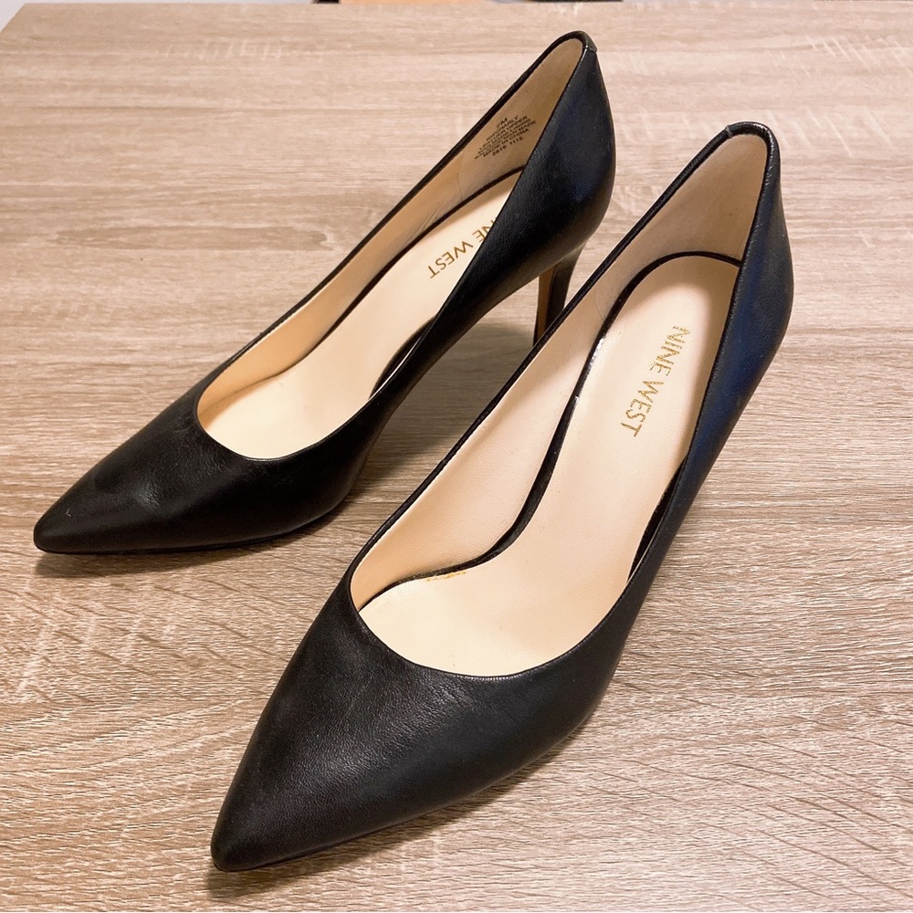 Nine west black pumps